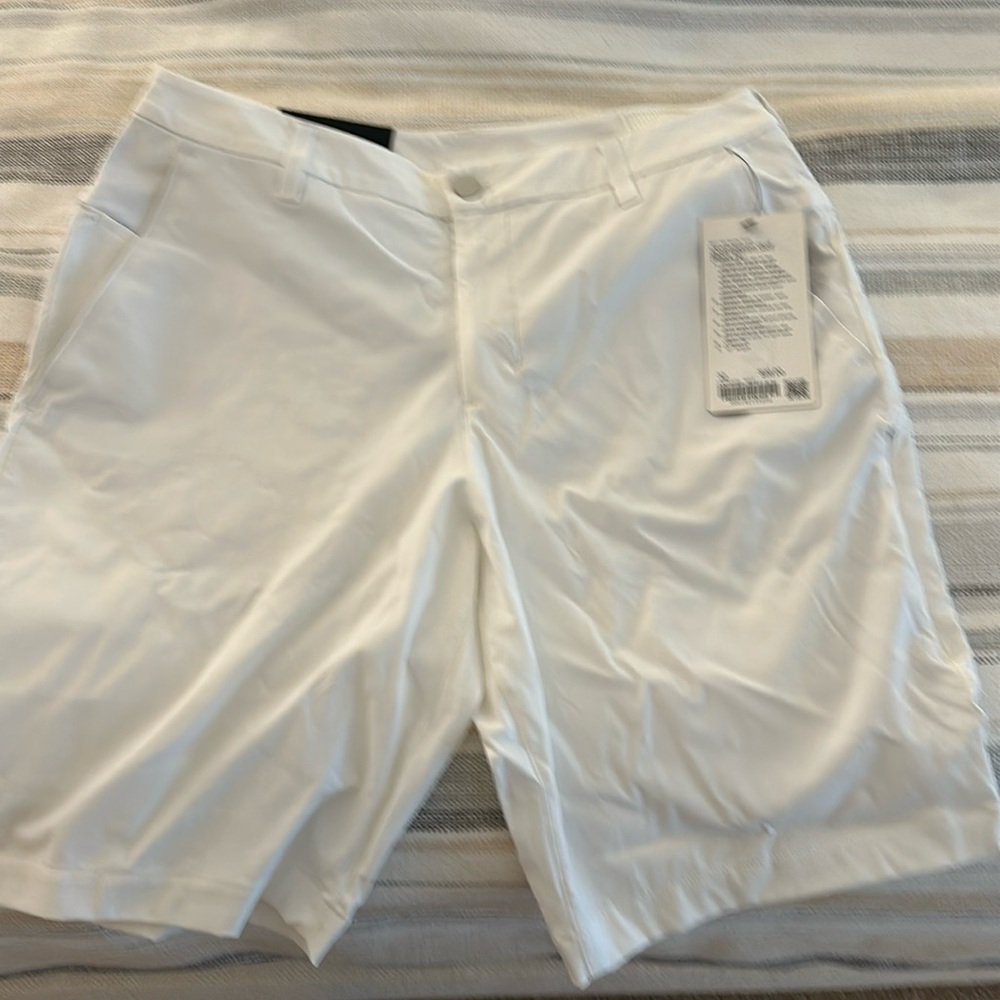 Men’s golf shorts